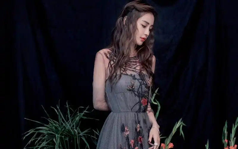 angelababy鲜花浪漫高清桌面壁纸