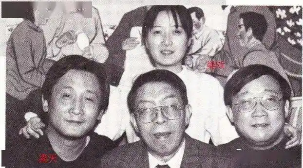 梁左猝死家中留下几百万高利贷借条只剩一台电脑却被英达抱走