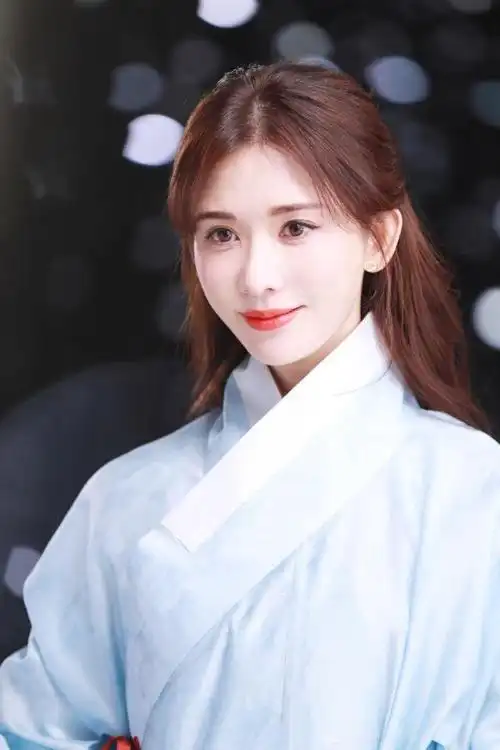 林志玲脸上甜美的笑容,成熟妩媚的形象,成为大家心中公认的女神