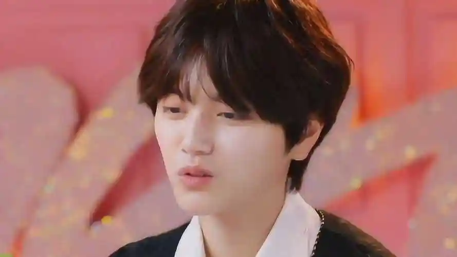 叶禹含原创光鲜亮丽的蓝后这次是五彩斑斓的黑