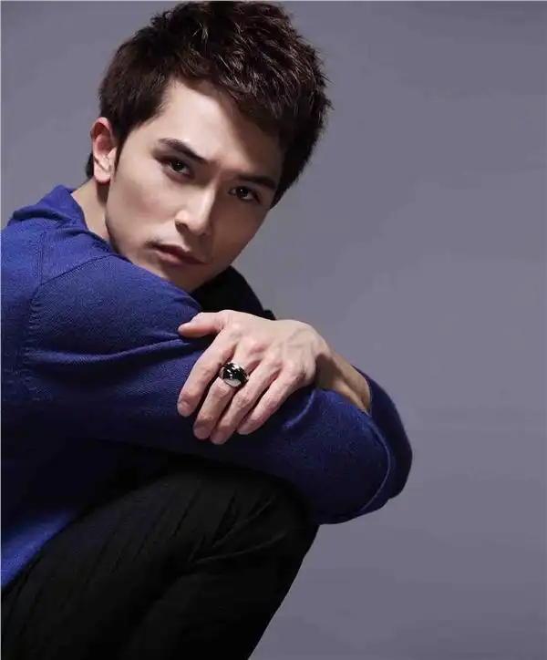 丘泽(演员|歌手)邱泽,台湾歌手,演员,赛车手.