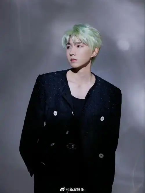 王源一直在换发色