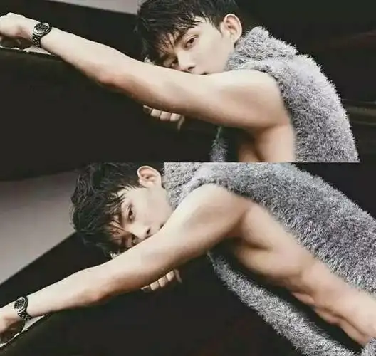 近期杜淳也是在微博秀出了自己的腹肌照.