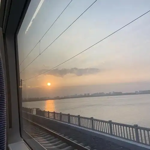 高铁视角の日落与海