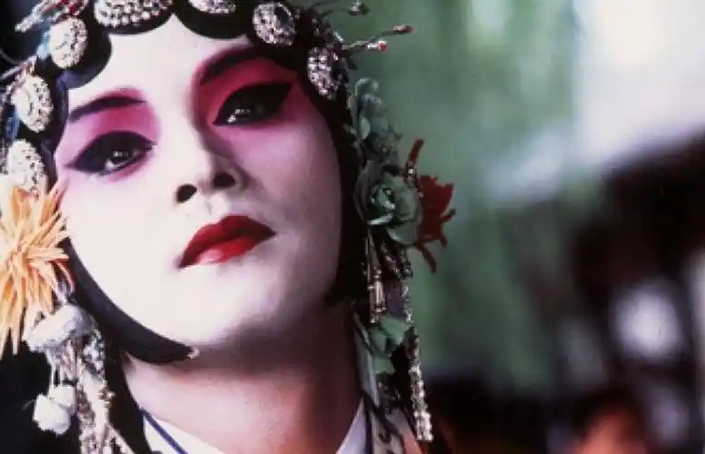 霸王别姬杀青宴上,张国荣怒吼:你再敢打她,我找人收拾你_因为_电影_中