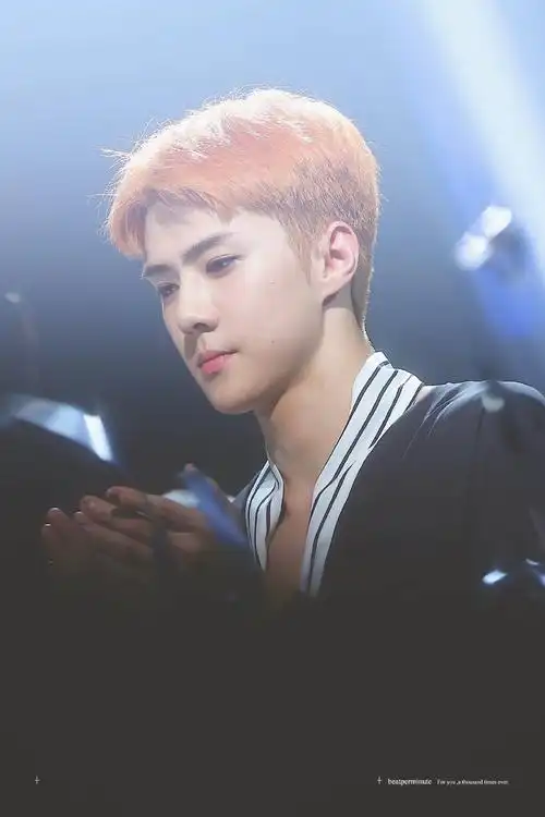 吴世勋的发色图楼更新至金色多图警告