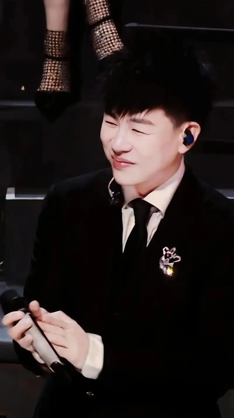 胡彦斌 想念有综艺的时候,最起码每天都有盼头,还好明天又能 - 抖音