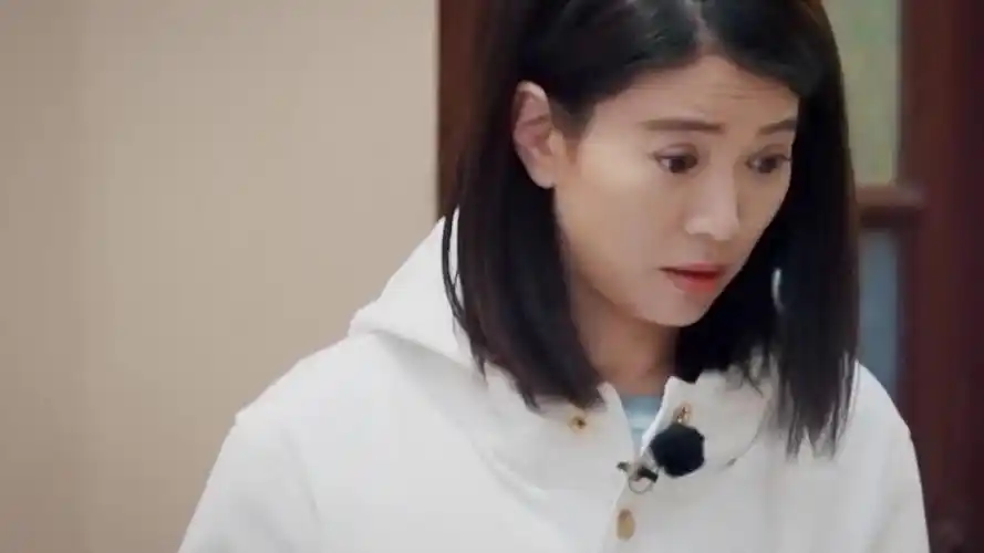 应采儿追问袁咏仪:最贵的包有多贵?袁咏仪的回答,应采儿都羡慕