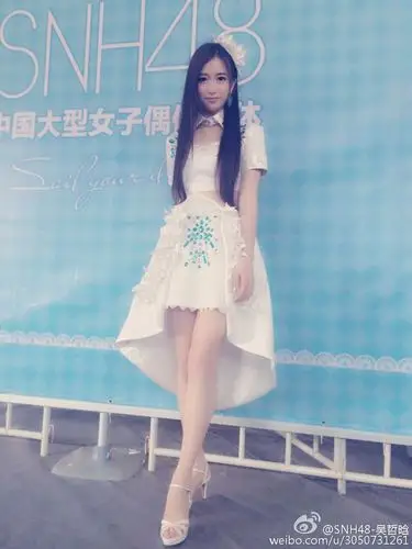 谁有傻窝赵嘉敏这套衣服的高清图啊,有多少求多少