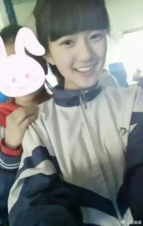 赵露思厚刘海旧照##赵露思素颜睡衣照