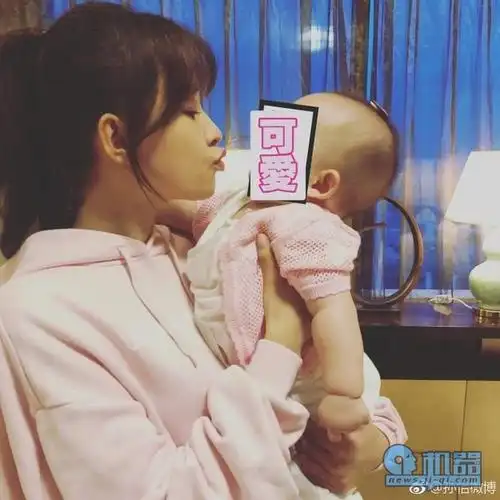 孙怡抱女儿献香吻:我一定是上辈子拯救了银河系