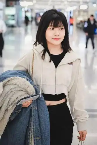 一米五女生学学赖美云,露脐装要两件一起穿,矮个也有大长腿