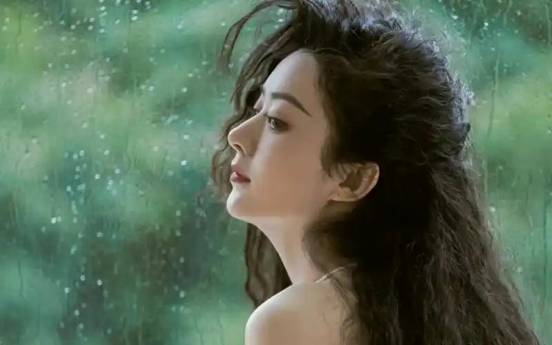 赵丽颖羊毛卷造型解锁,好美