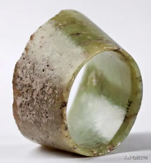 从工痕欣赏馆藏「红山文化斜口筒形玉器」