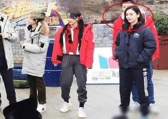 李晨晒跑男大合影杨颖低调避c位郑恺新搭档曝光跑男团大换