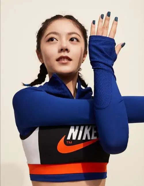 国民闺女赵今麦nike运动装搭羊角辫俏皮可爱小蛮腰抢镜不少