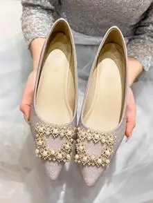 法式珍珠婚鞋粗跟单鞋女尖头气质婚纱新娘鞋孕妇鞋女浅口舒适大码