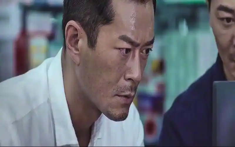 杀破狼:古天乐找失踪的女儿,怎料路边美女反应,以为他是找小姐