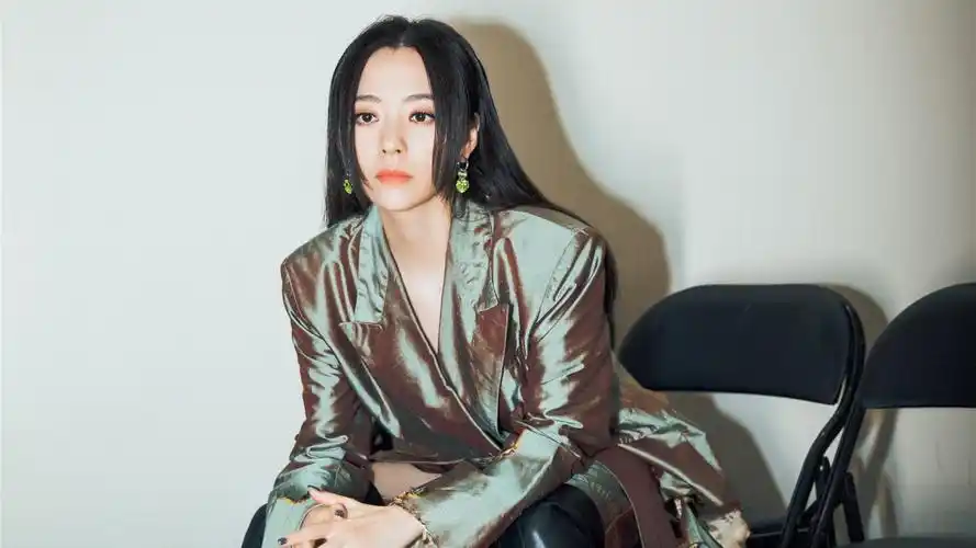 首页 桌面壁纸 大陆明星 张靓颖时尚性感写真图片壁纸上一张 下一张