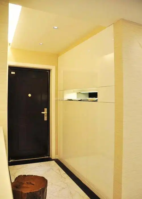 现代房屋进门正对玄关设计效果图