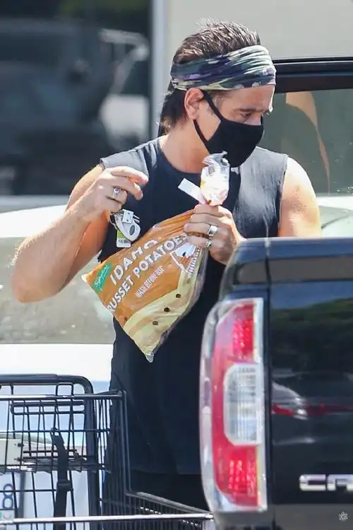 体重跌回160斤,再现好莱坞型男身材