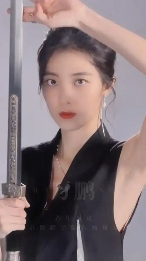 万鹏武侠感这不就来了##万鹏美得好英气