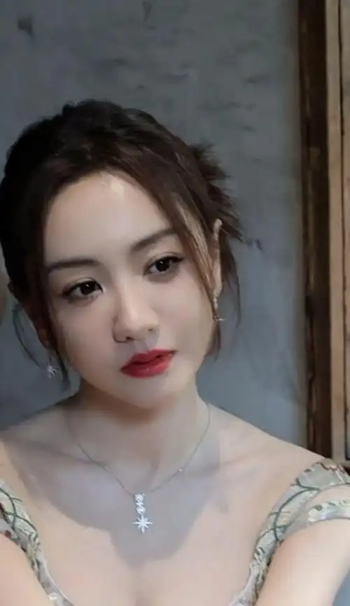 杨蓉写真精选魅力四射令人着迷