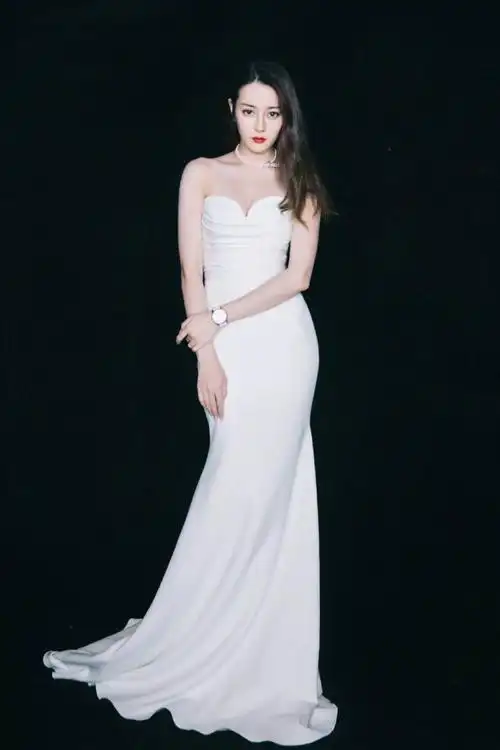 女明星穿抹胸裙哪家强年会学会这样穿简直就是仙女本仙