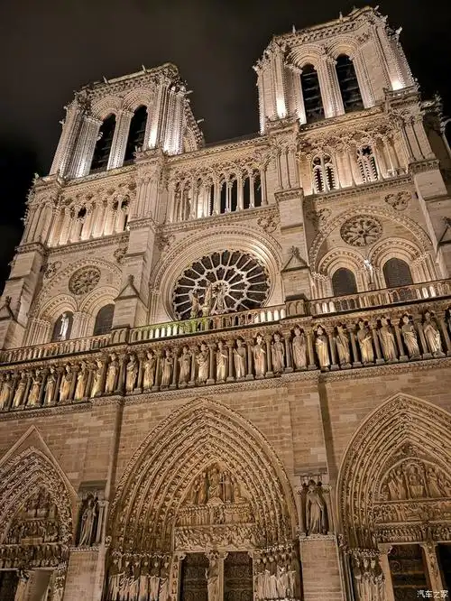 追寻钟楼怪人卡西莫多感受雨果笔下的巴黎圣母院