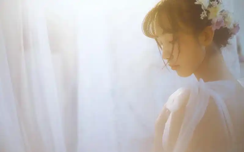 唯美女神清晨睡眼朦胧透视蕾丝情趣纱裙美女图