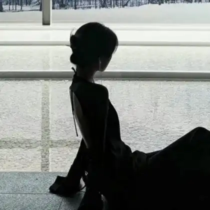 女生冷酷无情的霸气头像图片,黑色超御_女生头像_头像屋