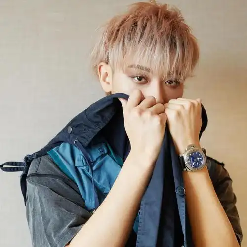 黄子韬超帅气头像