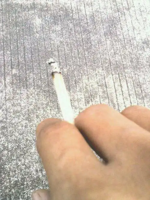 拿烟的姿势原来还分这么多你是怎么拿的呢