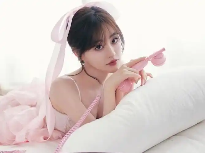 祝绪丹生日照粉色公主裙可爱芭比上线