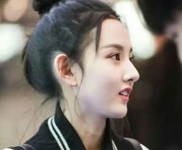 小张柏芝已经长大亭亭玉立网友真是同脸不同命