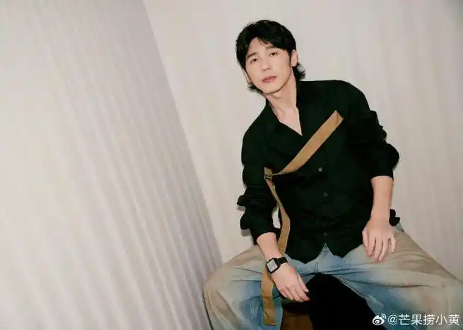 有胡子的白宇和没胡子的白宇截然不同两种风格,每一种都好喜欢～99