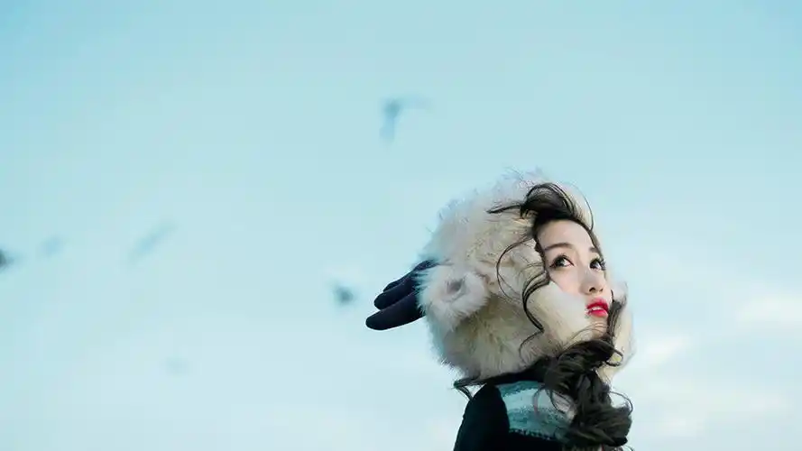 大眼可爱美少女高清桌面壁纸图片