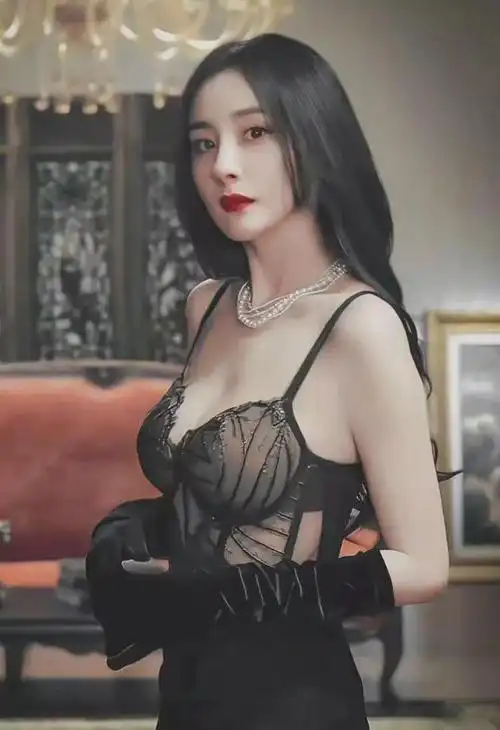 忆龄:36岁的杨幂,前凸后翘的身材更是引得众人侧目,你确定顶得住?