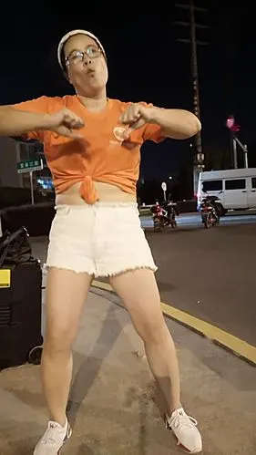 舞灵美娜子广场舞《随意扭扭》