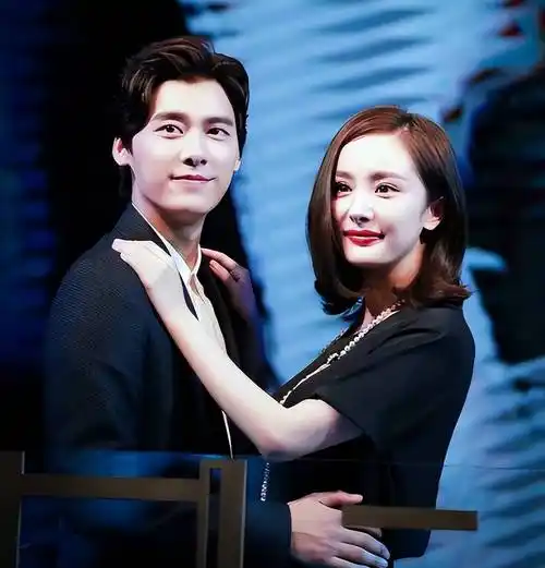 自2014年起,杨幂与李易峰连续合作了两部作品