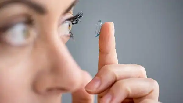 一英国女子因常戴隐形眼镜洗澡左眼失明 - 俄罗斯卫星通讯社