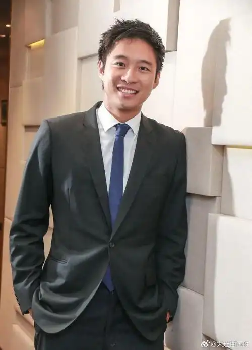 林心如被霍建华越过亲女儿##霍启山好帅#  香港霍家"小字辈"傻傻凡换