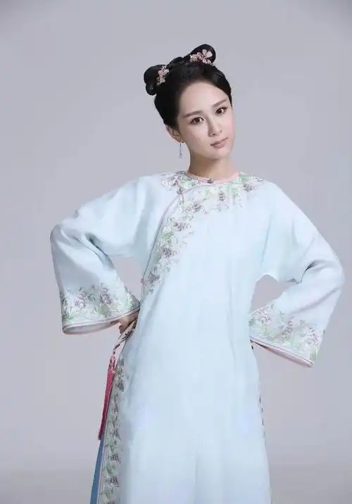 杨紫的无修定妆照让我明白填充过的脸真的不适合拍古装