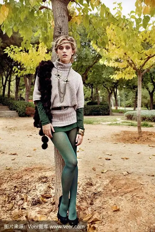 年轻女子嬉皮风格