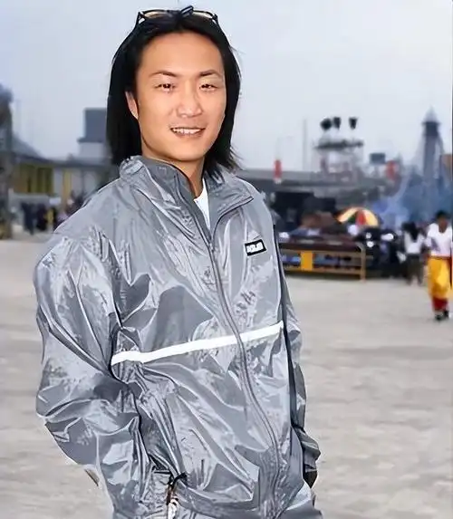 揭秘郑中基的多面人生:音乐,影视,主持,他如何玩转圈