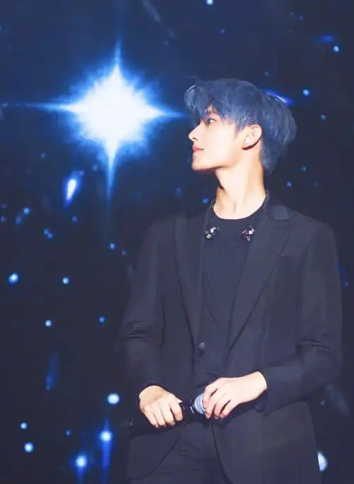 屏保杨洋很幸运在最美的年纪遇见你