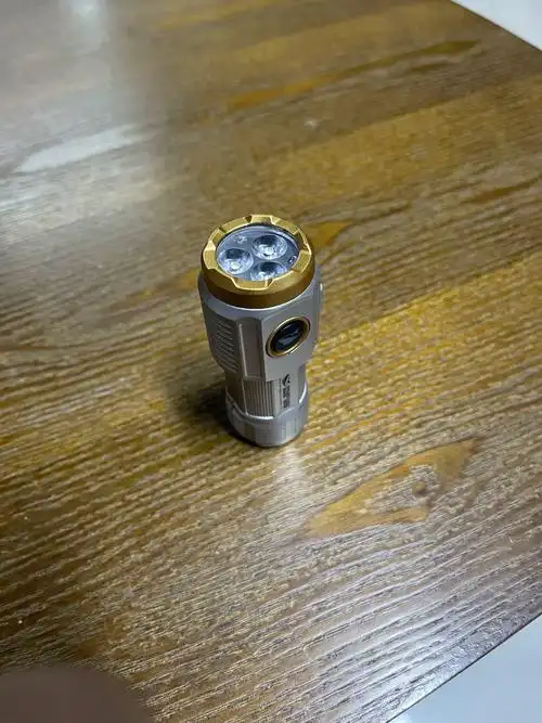 迷你手电筒强光可充电超亮户外定焦聚光远射磁吸家用耐用小型便携