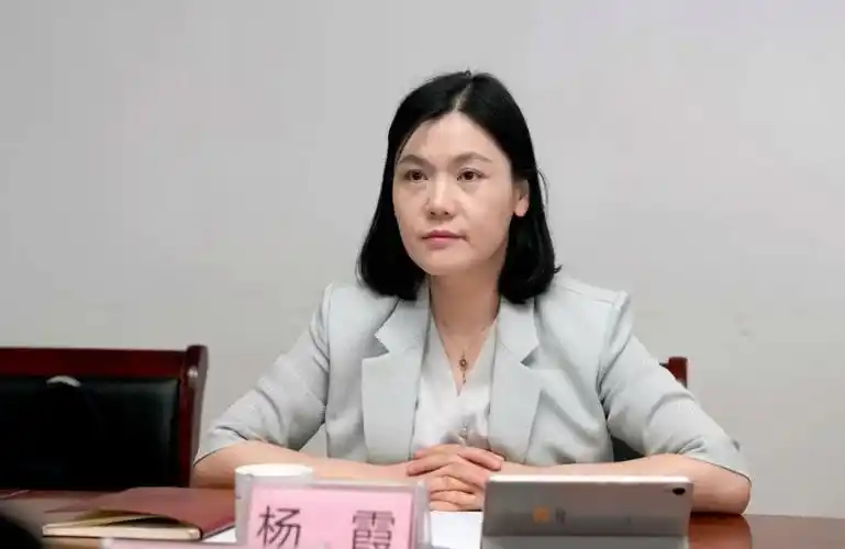 区委常委组织部长杨霞走访调研区卫生健康局67