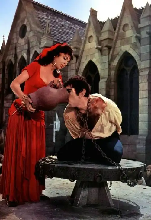 巴黎圣母院 剧照