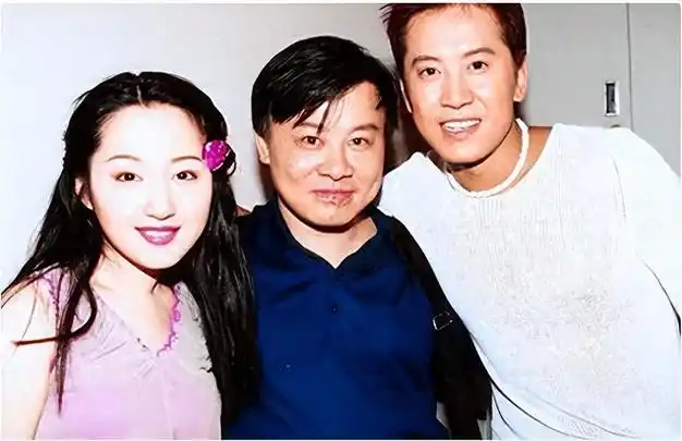 赖文峰出狱后近况曝光,娶小23岁年轻娇妻,素颜照完胜前任杨钰莹